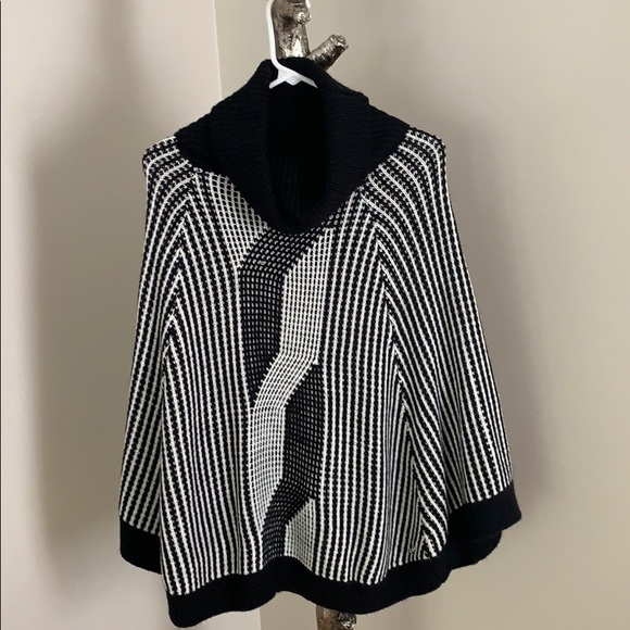 Calvin Klein Sweaters - Elegant and Never Worn - Calvin Klein Black and White Argyle Poncho